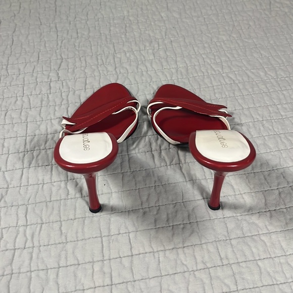 Sergio Rossi Red Stiletto Heel, White Strap and Red Leaf Embellishments, Sz 36.5 - Picture 4 of 7